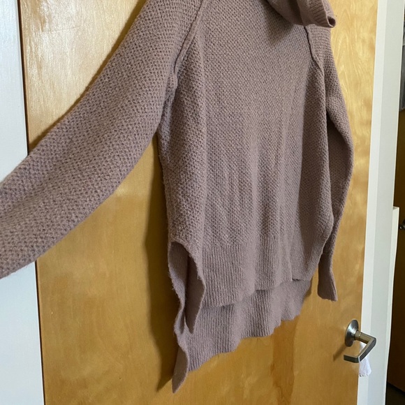 Cowl Neck Mauve High-low Sweater. - Picture 3 of 4